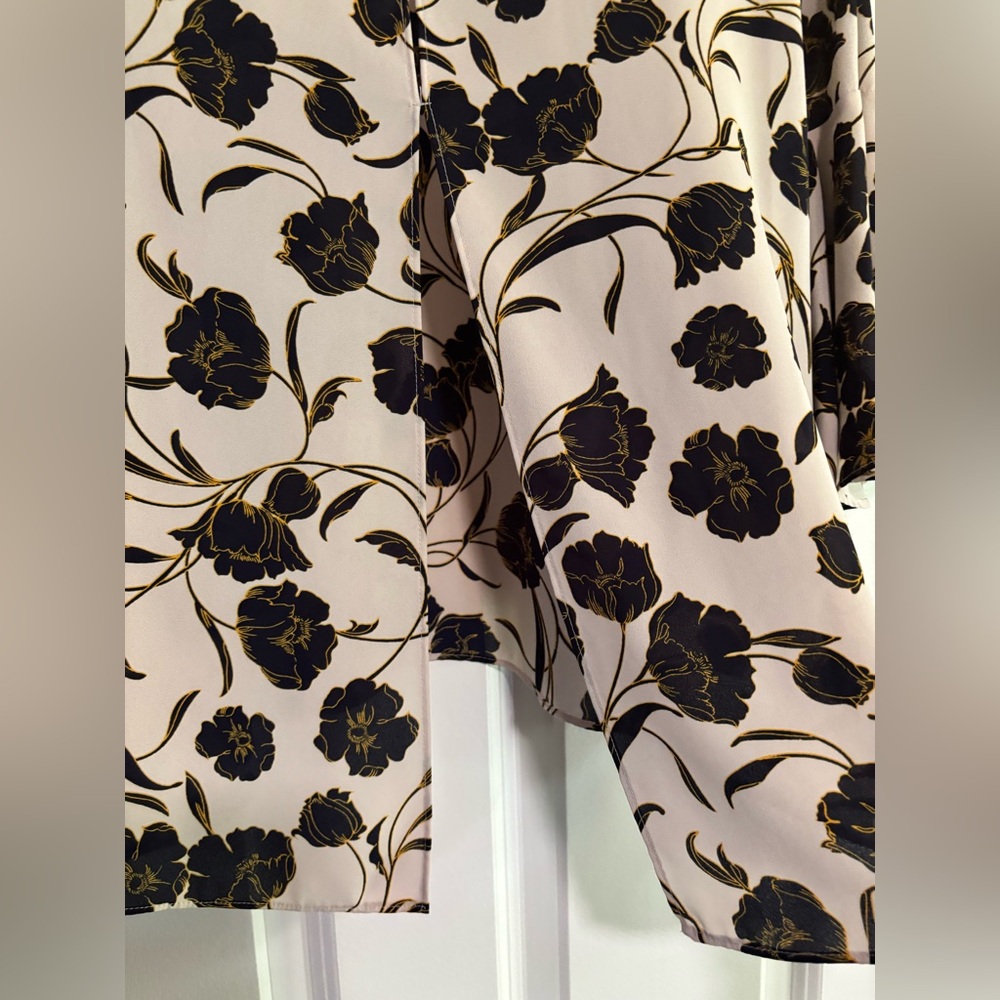 LC Lauren Conrad Floral Blouse with Bell Sleeves, size Medium - Picture 6 of 7